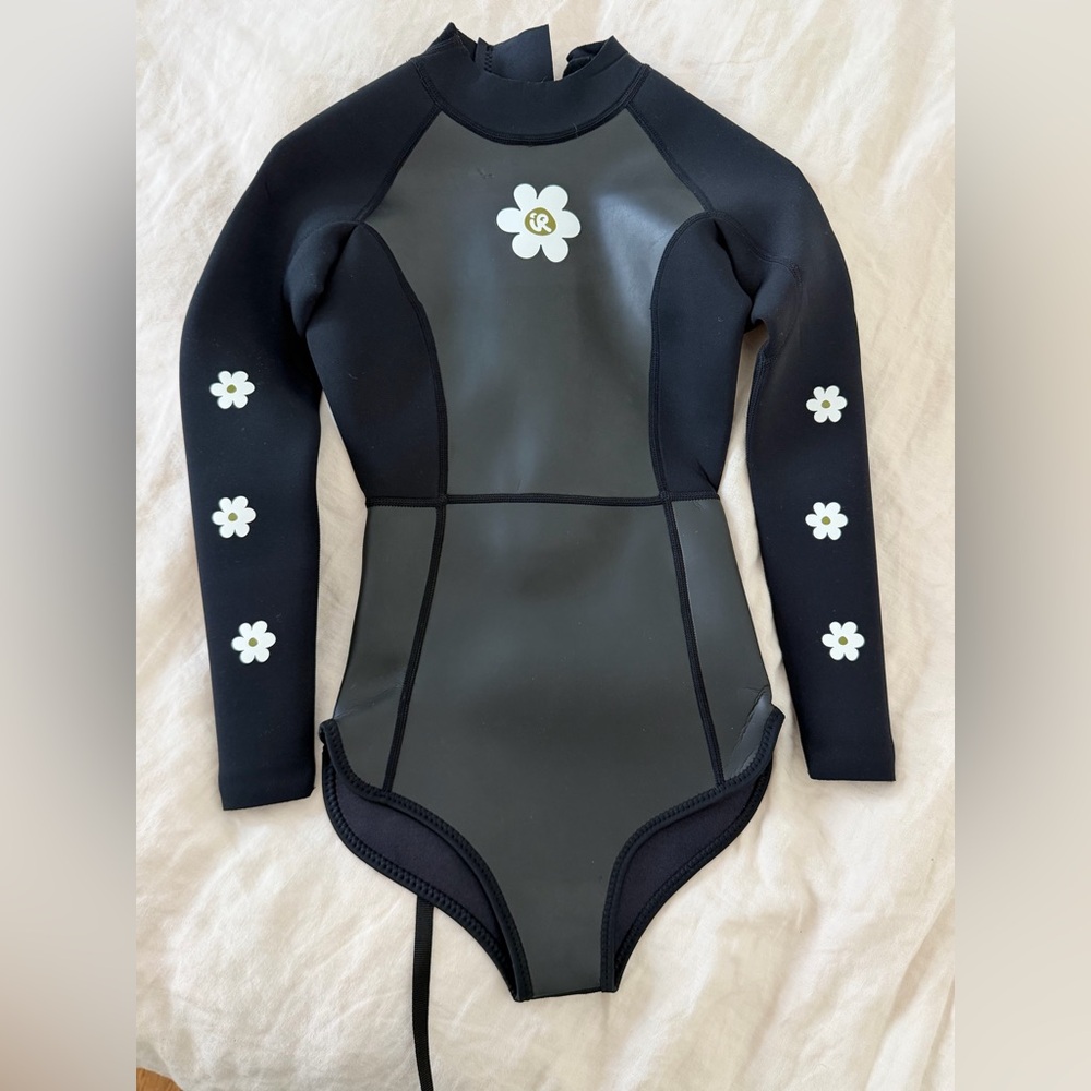 Inner Relm Smooth Operator Springsuit black and grey flower print design wetsuit